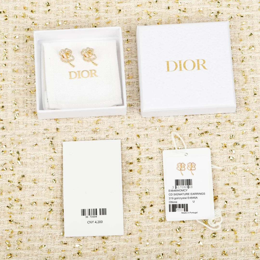 디올 클로버 CD 은색 귀걸이 상세 이미지 1