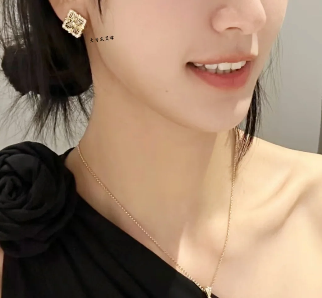 부첼라티 오페라 컬렉션 자개 네잎클로버 귀걸이 상세 이미지 1