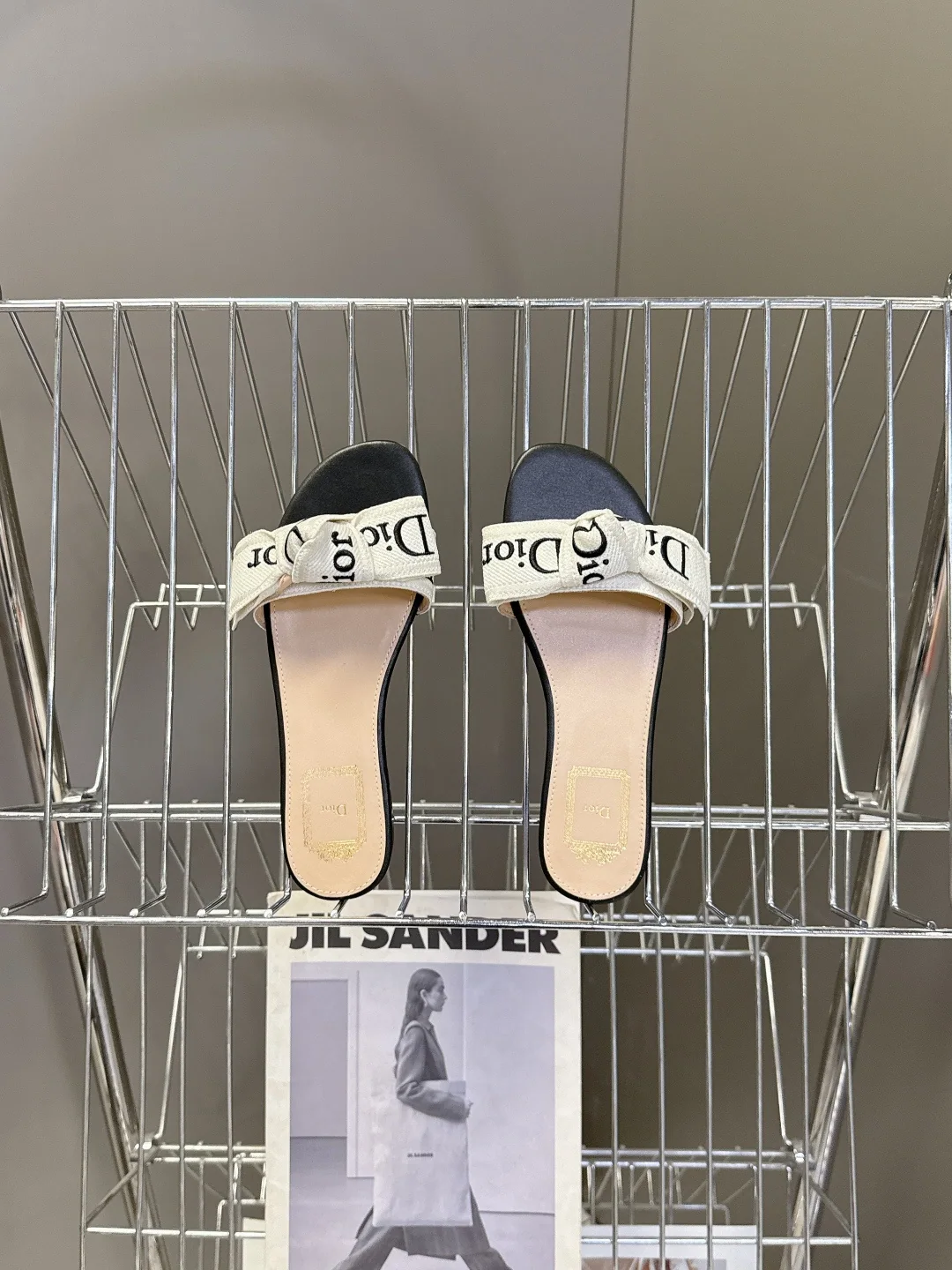 디올 보타이 플랫 샌들 상세 이미지 6