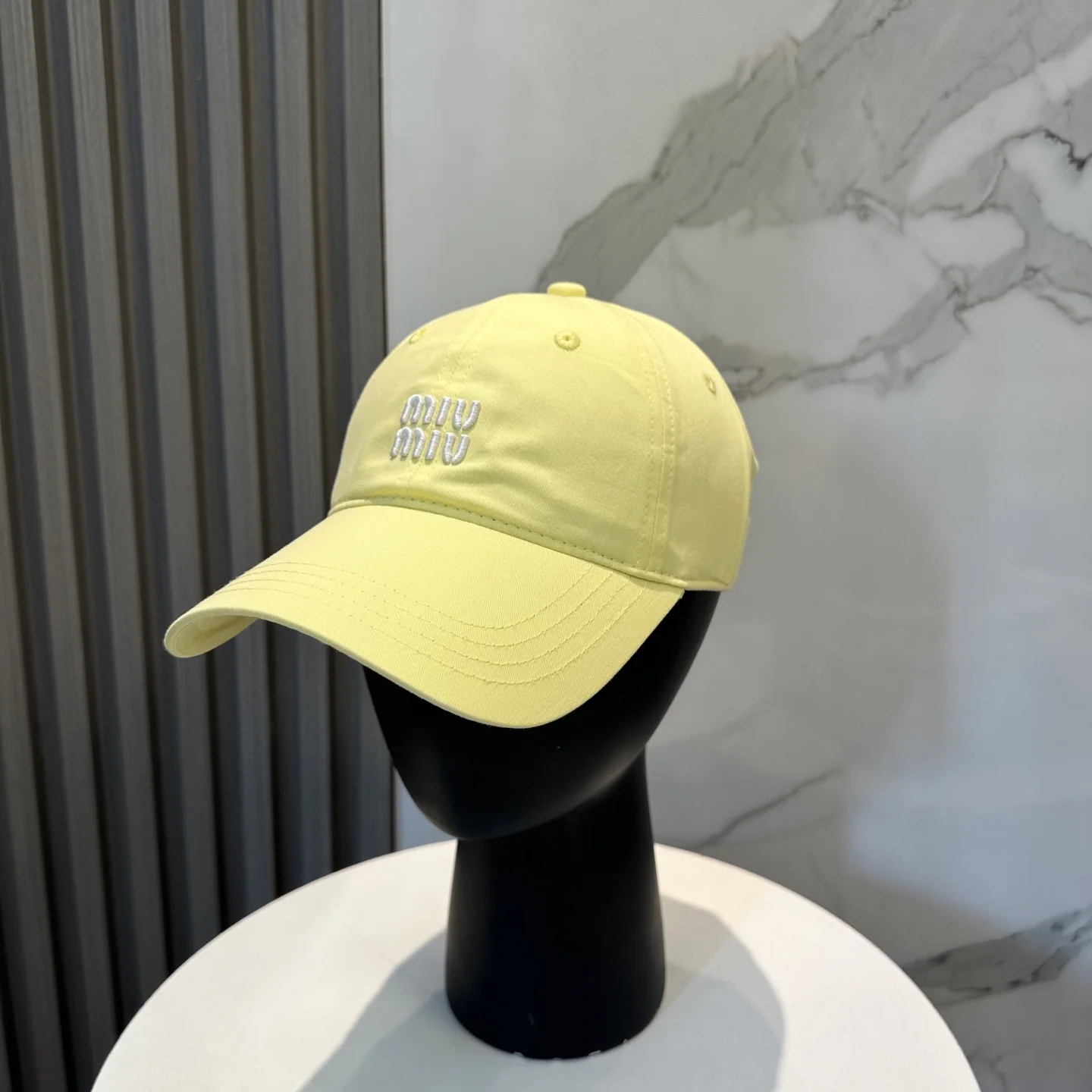 미우미우 자수 베이스볼 모자 상세 이미지 1