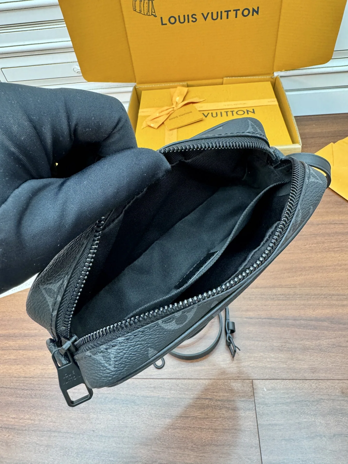 루이비통 M14253 큐빅 장식 가방 상세 이미지 5