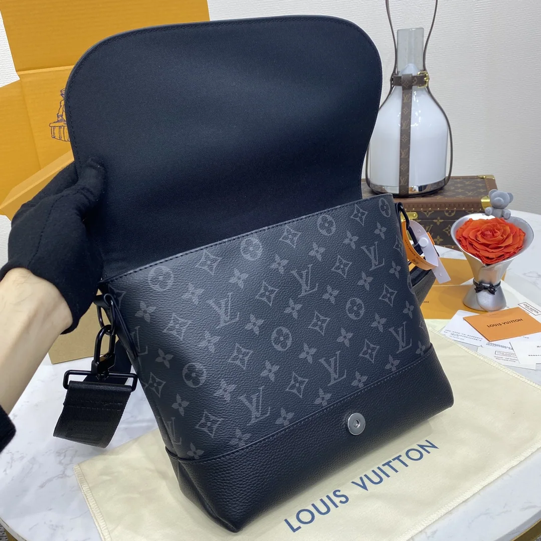 루이비통 소뮈르 메신저백 M45911 상세 이미지 8