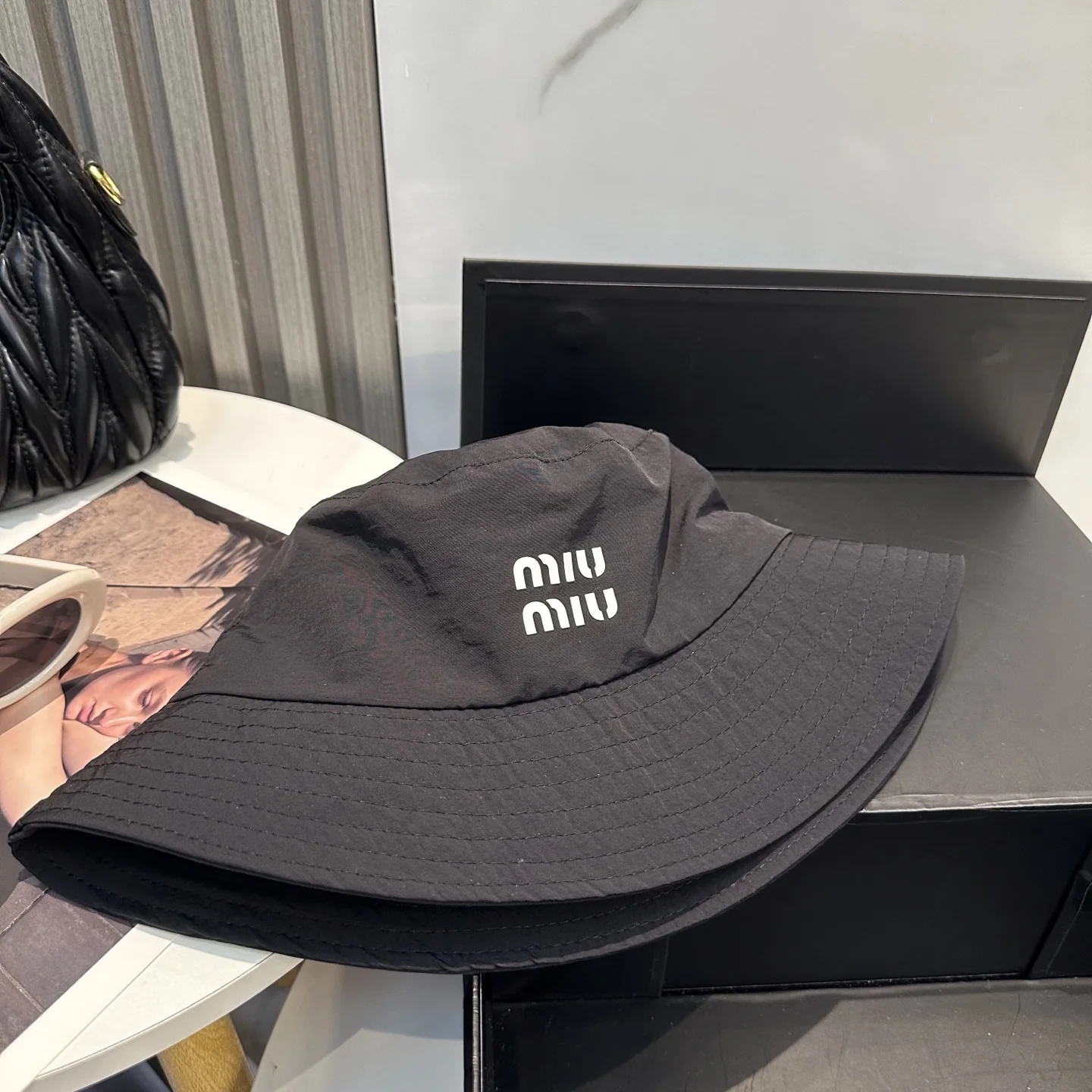 미우미우 미니멀 속건성 버킷햇 모자 상세 이미지 7