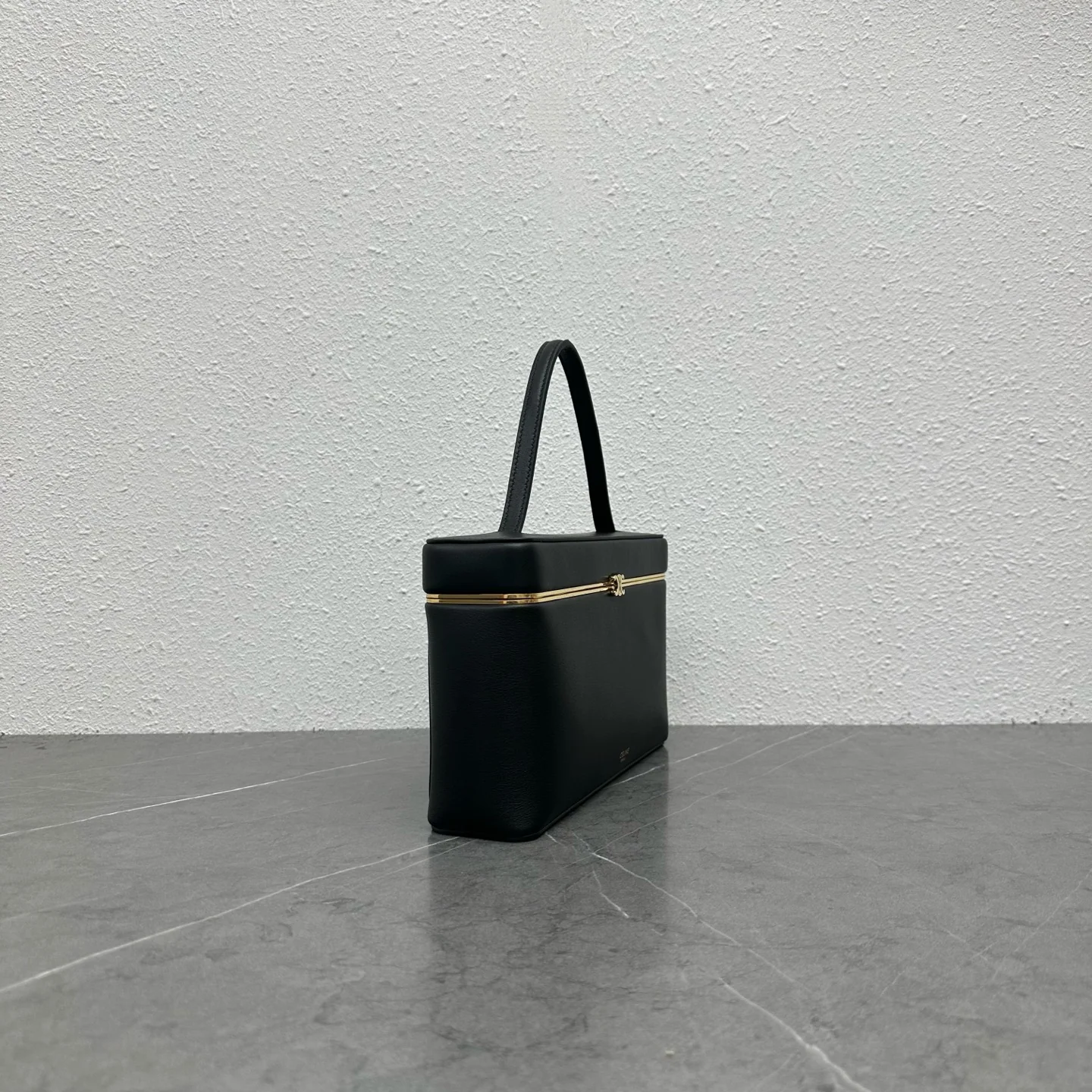 셀린느 렉탱글 서플 카프스킨 블랙 상세 이미지 2