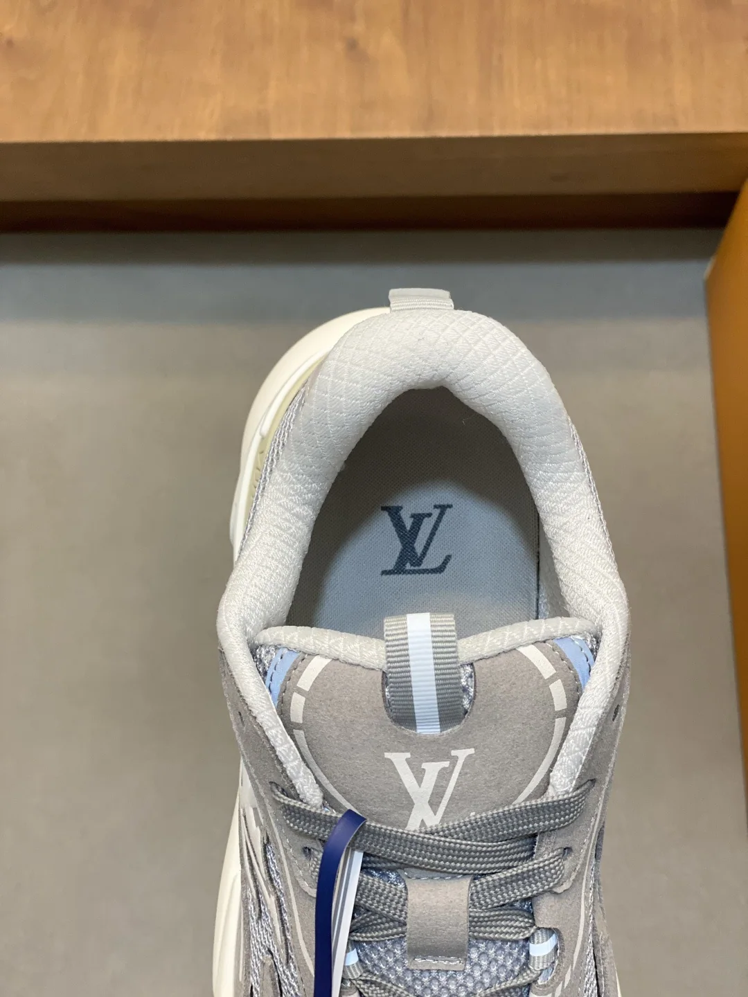 루이비통 LV 런 2.0 메시 스니커즈 상세 이미지 7