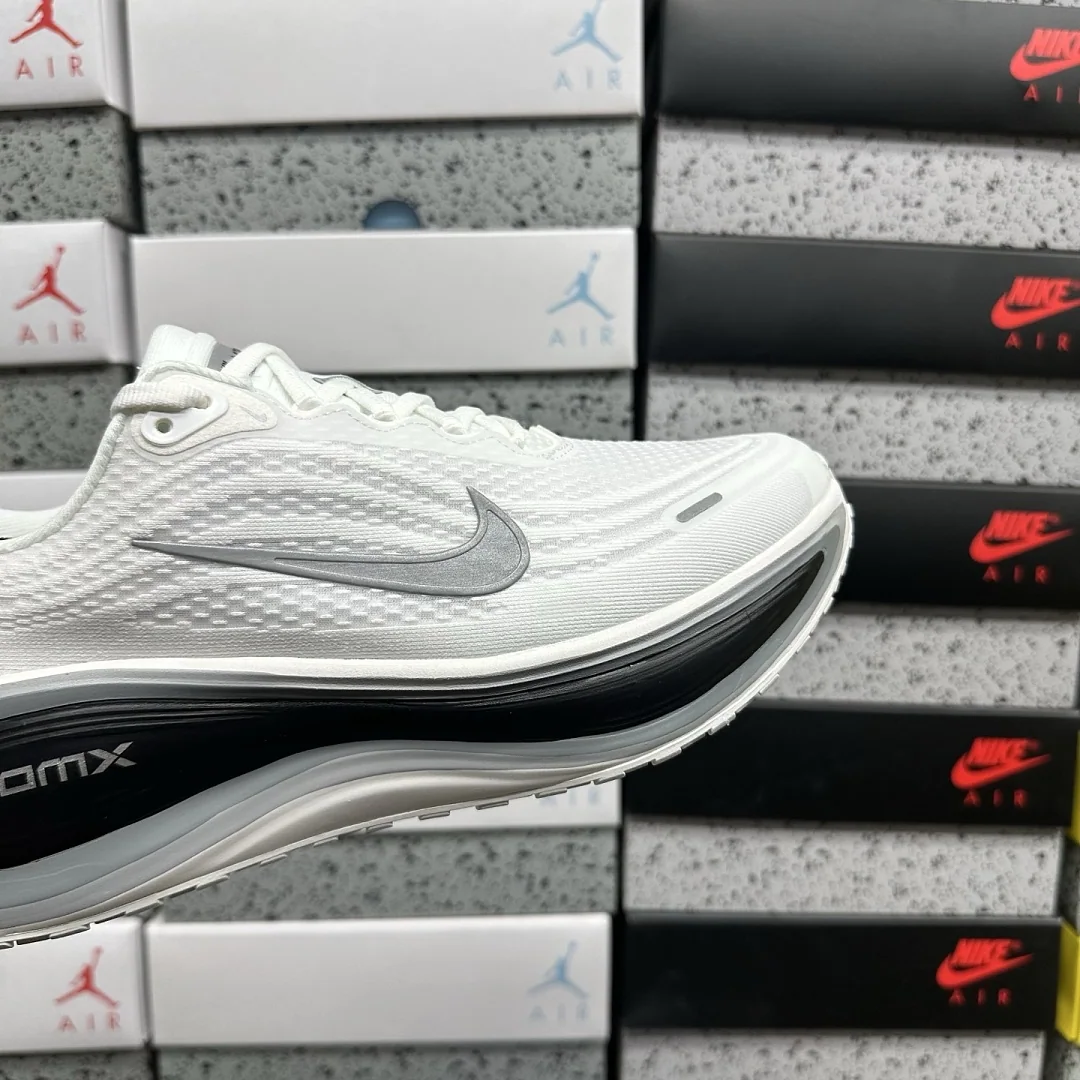 나이키 [XY] 보메로 플러스 II7181-102 201718 Nike Vomero Plus White Black Cool Grey 상세 이미지 6