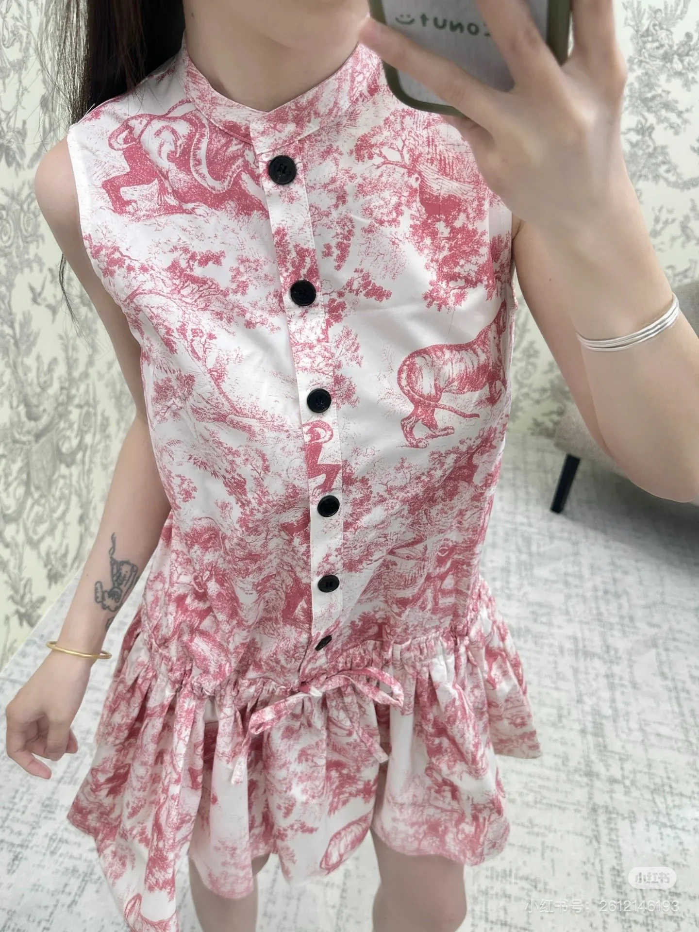 디올 스탠드 카라 프린트 슬리브리스 원피스 상세 이미지 5