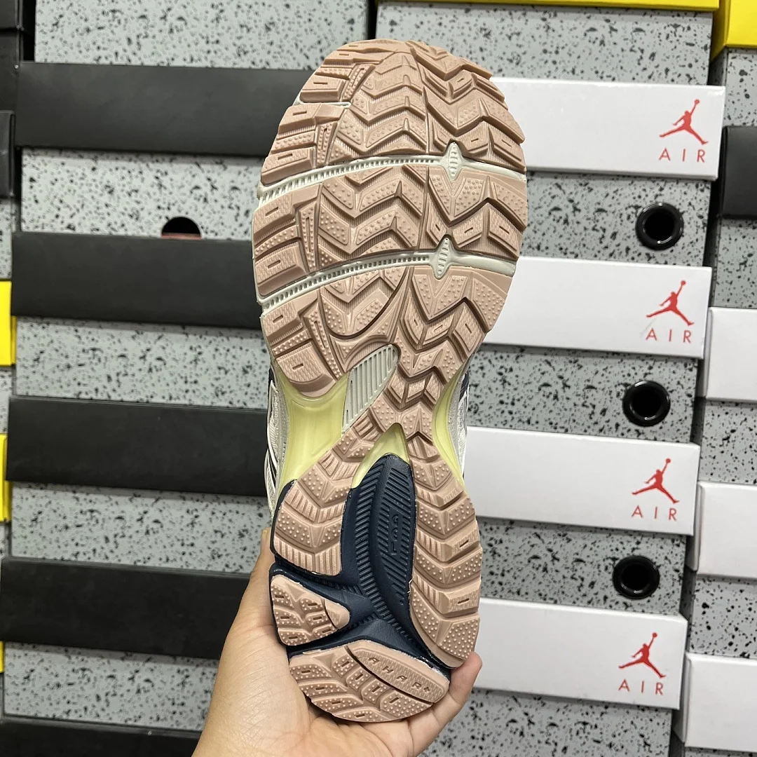 아식스 [XY] 젤 카하나 8 1011B109-023 200333 Asics Gel-Kahana 8 상세 이미지 6