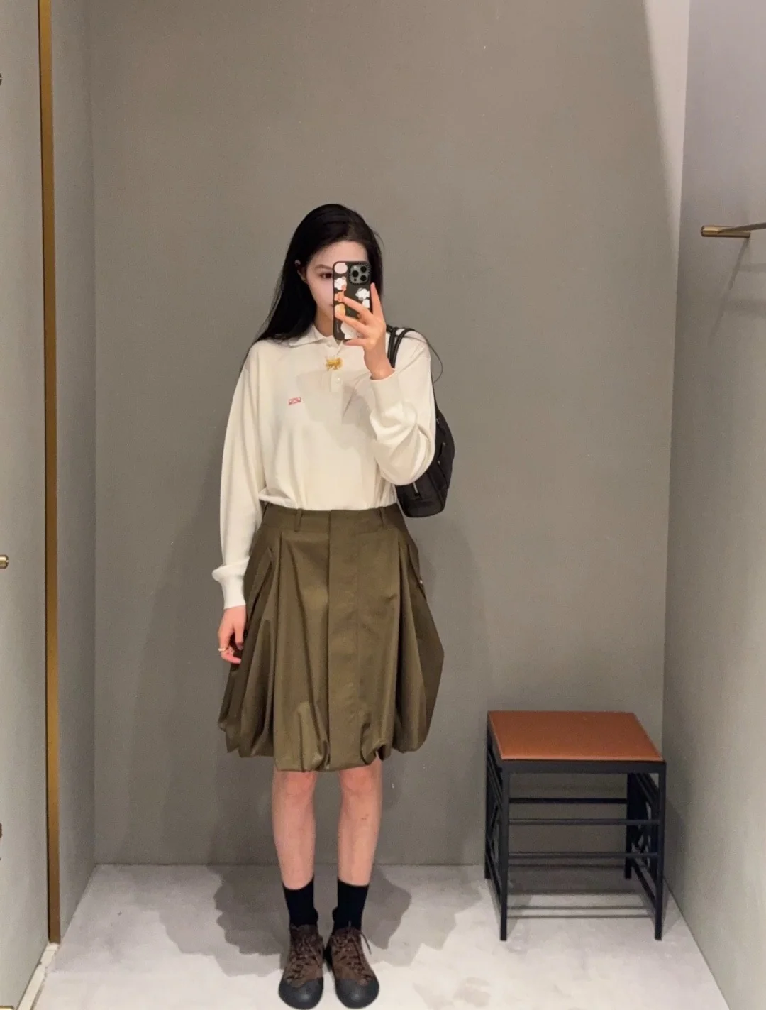 로에베 오리브 그린 불규칙 튤립 스커트 상세 이미지 5