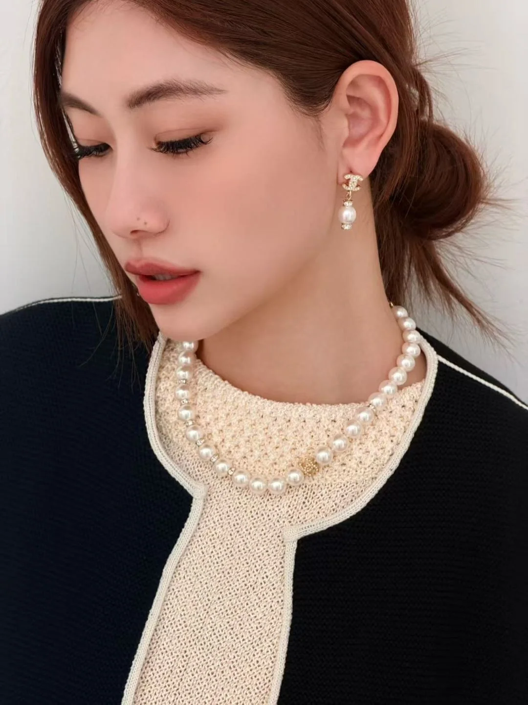 샤넬 더블 C 진주 드롭 귀걸이 상세 이미지 2