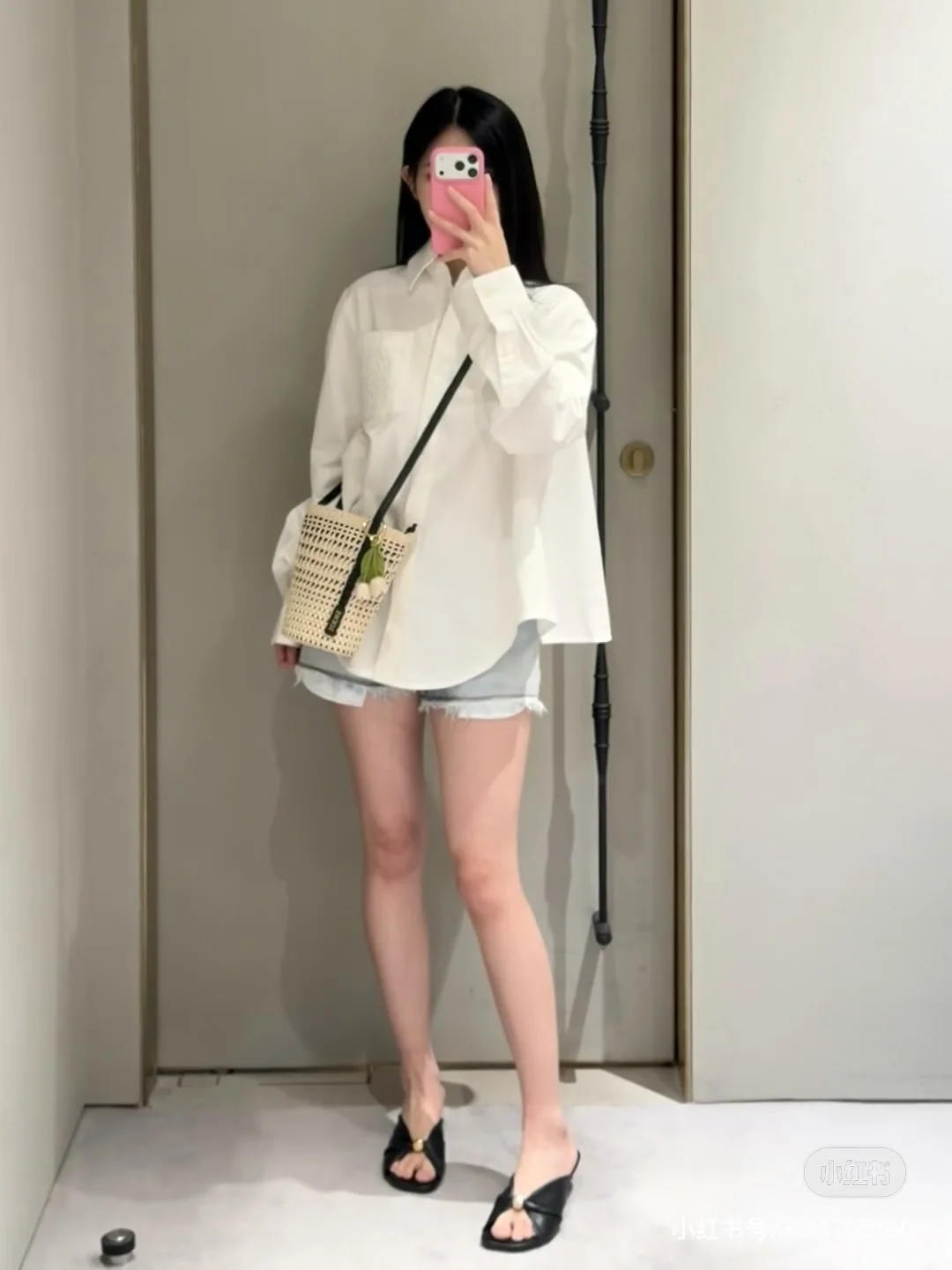 로에베 화이트 아나그램 자수 여성 셔츠 상세 이미지 2