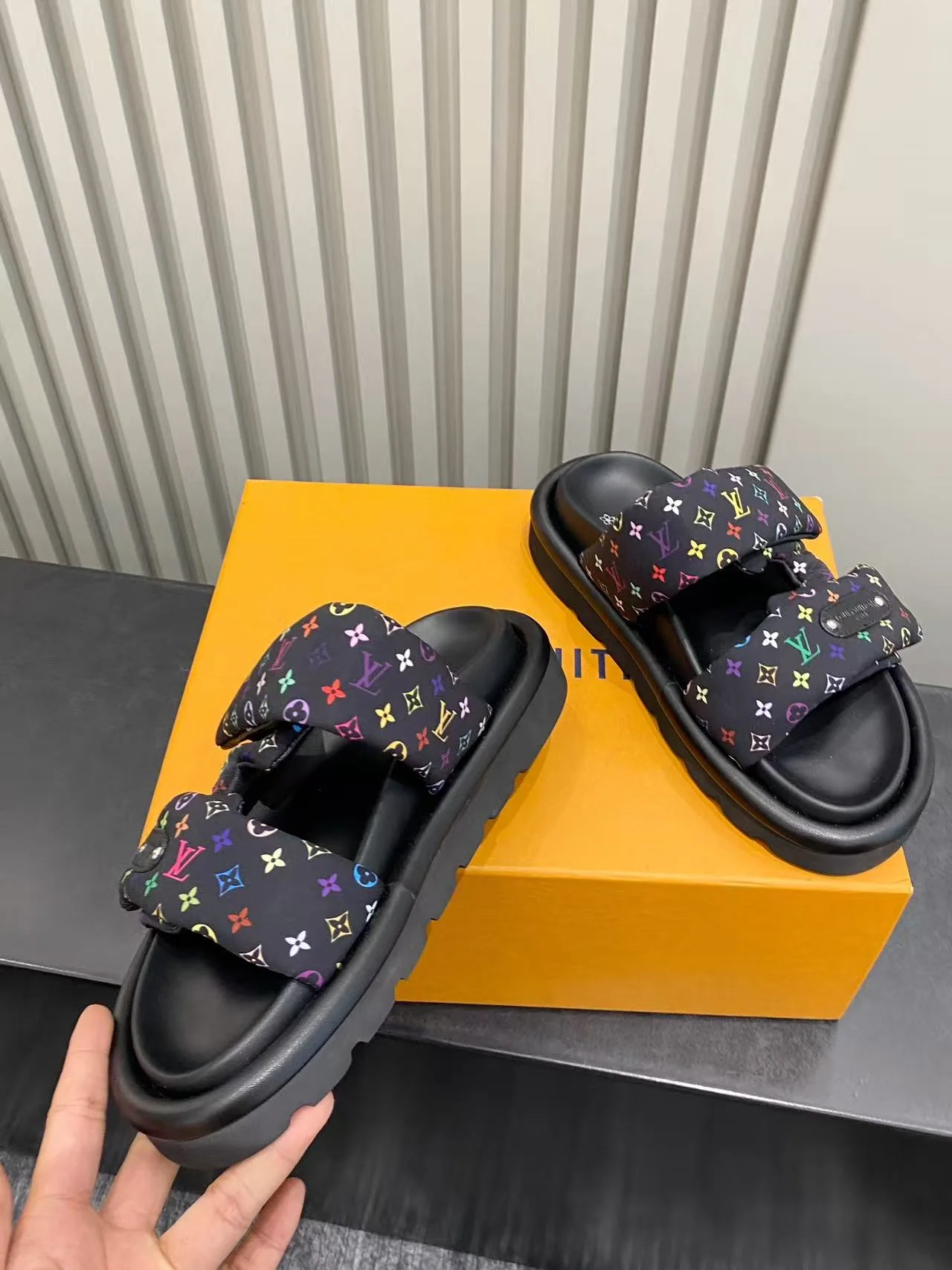 루이비통 트리콜로르 벨크로 슬리퍼 상세 이미지 3