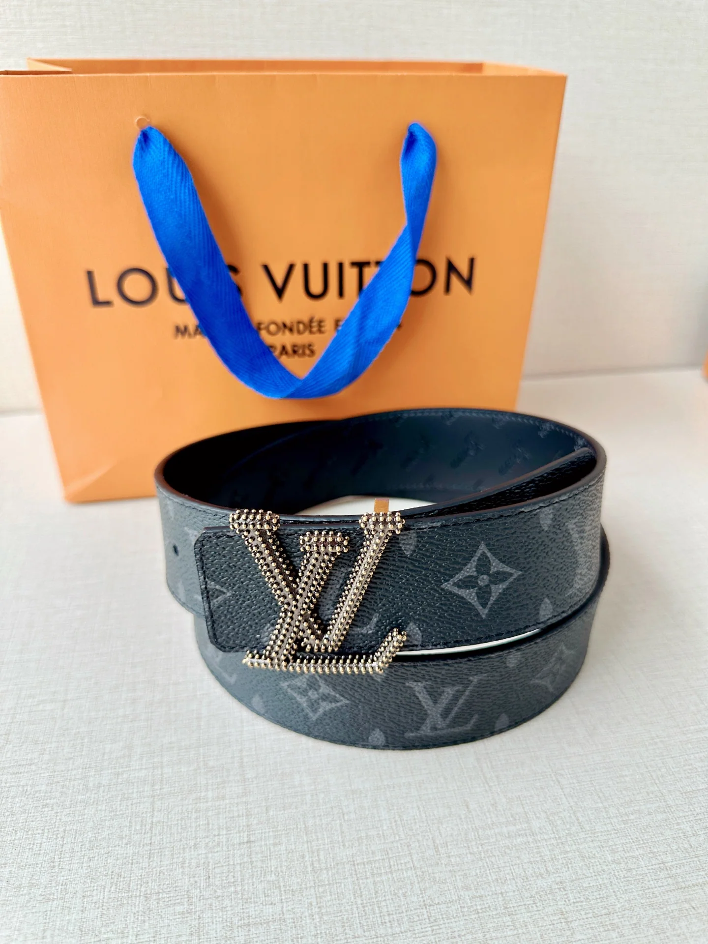 루이비통 LV 이니셜 스터드 리버서블 가죽 벨트 상세 이미지 3