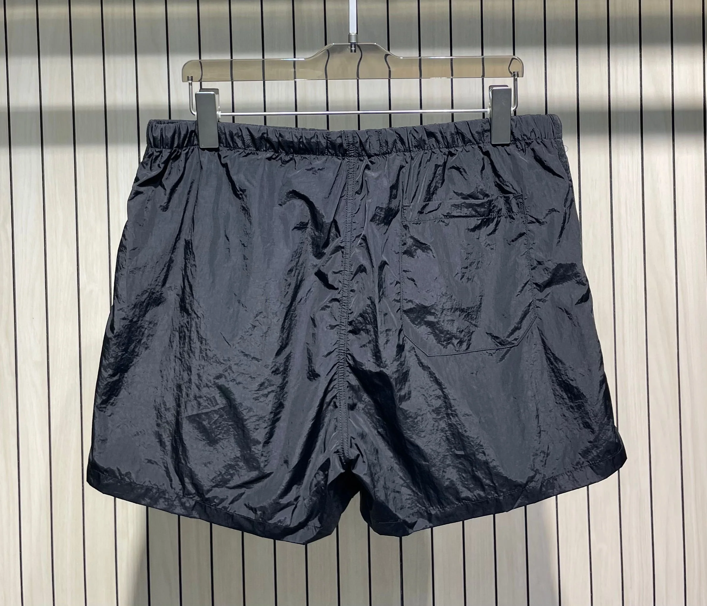 스톤아일랜드 뉴로고 메탈릭 나일론 반바지 상세 이미지 8