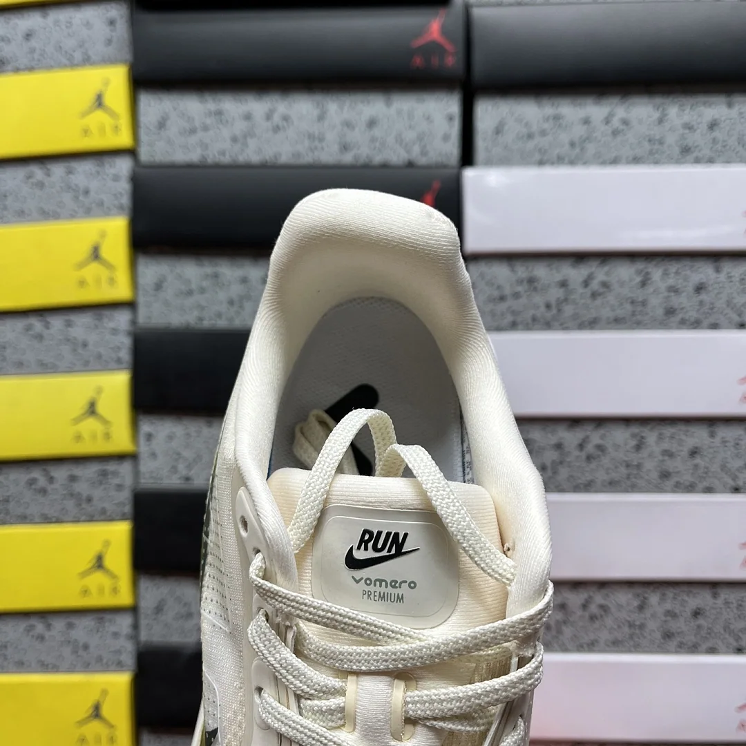나이키 [CG] 보메로 프리미엄 HQ2050-106 202003 Nike Vomero Premium Pale Ivory Jade Horizon 상세 이미지 4