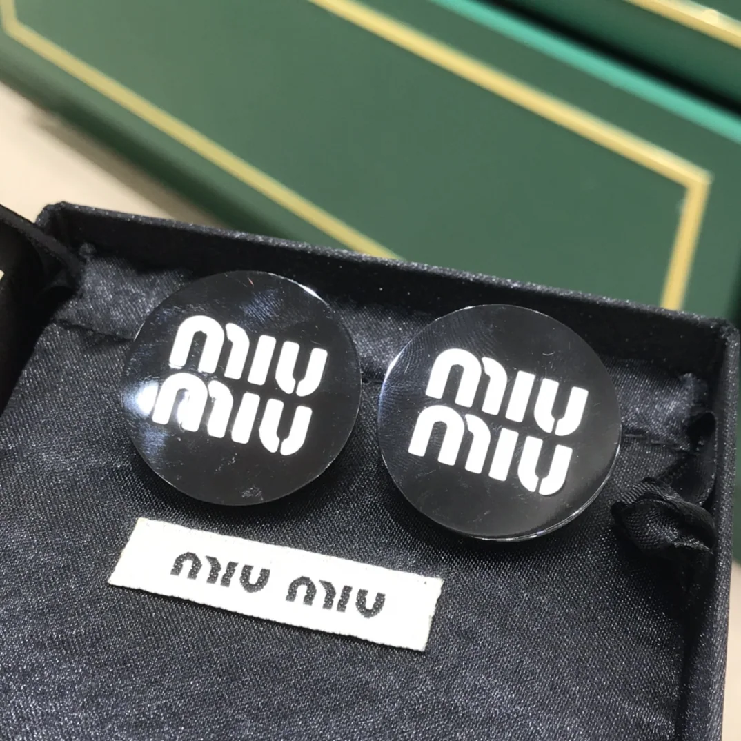 미우미우 블랙 라운드 클립 귀걸이 상세 이미지 8