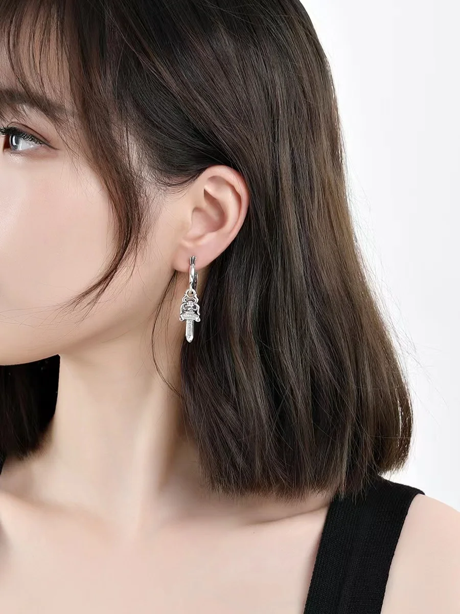 크롬하츠 검 모티브 유니섹스 귀걸이 상세 이미지 5