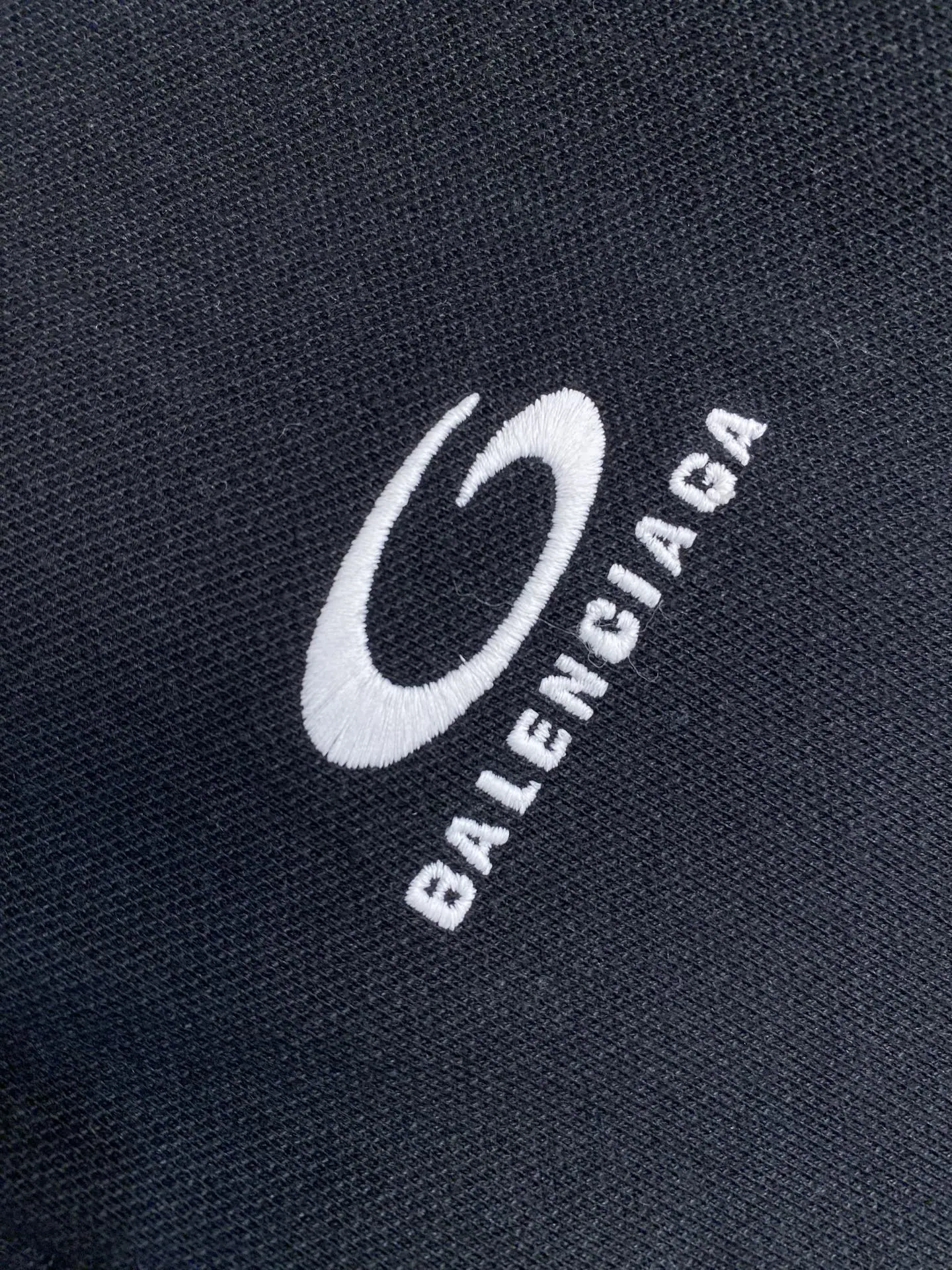 발렌시아가 자수 코튼 오버핏 폴로셔츠 상세 이미지 5