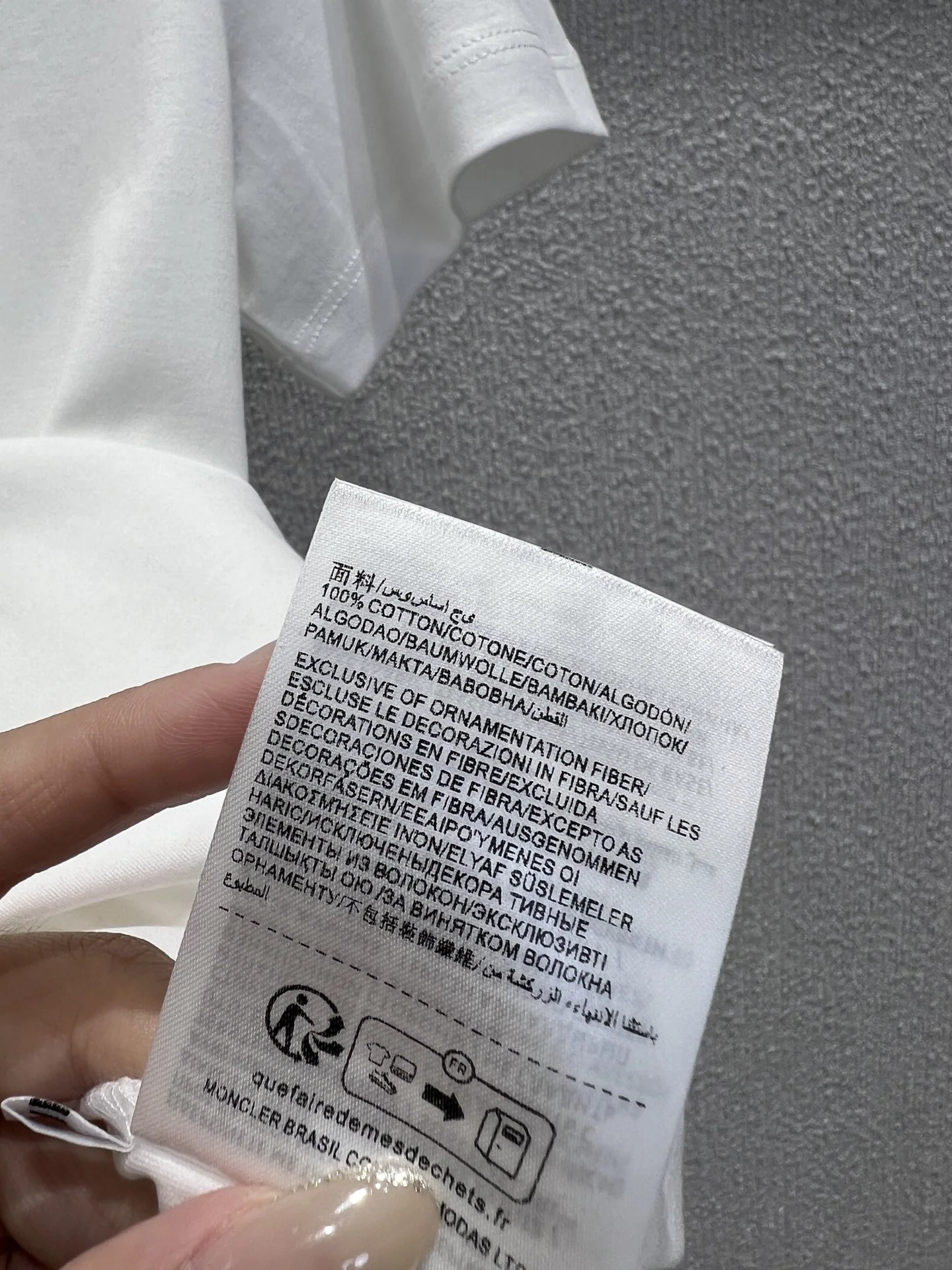 몽클레어 비즈 장식 레터링 여성 반팔 티셔츠 상세 이미지 9