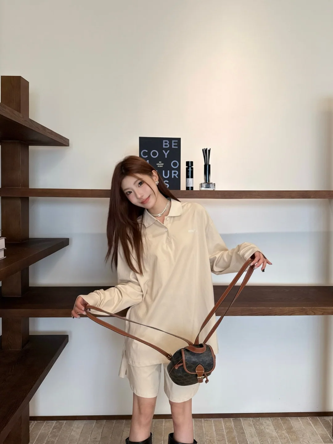 로로피아나 로고 자수 오버핏 긴팔 폴로셔츠 여성의류 26 SS 상세 이미지 1