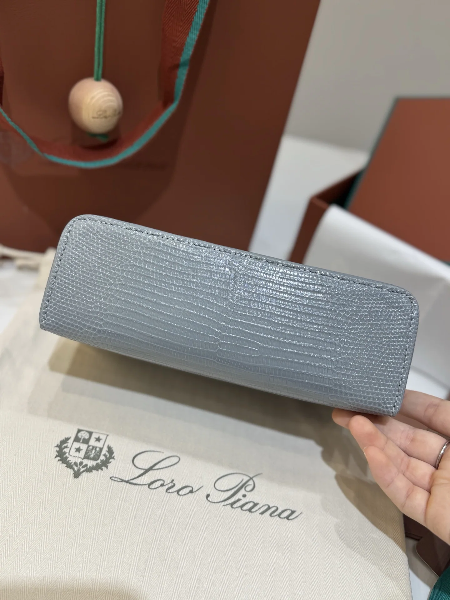 로로피아나 수입산 도마뱀 가죽 크로스바디백 상세 이미지 6