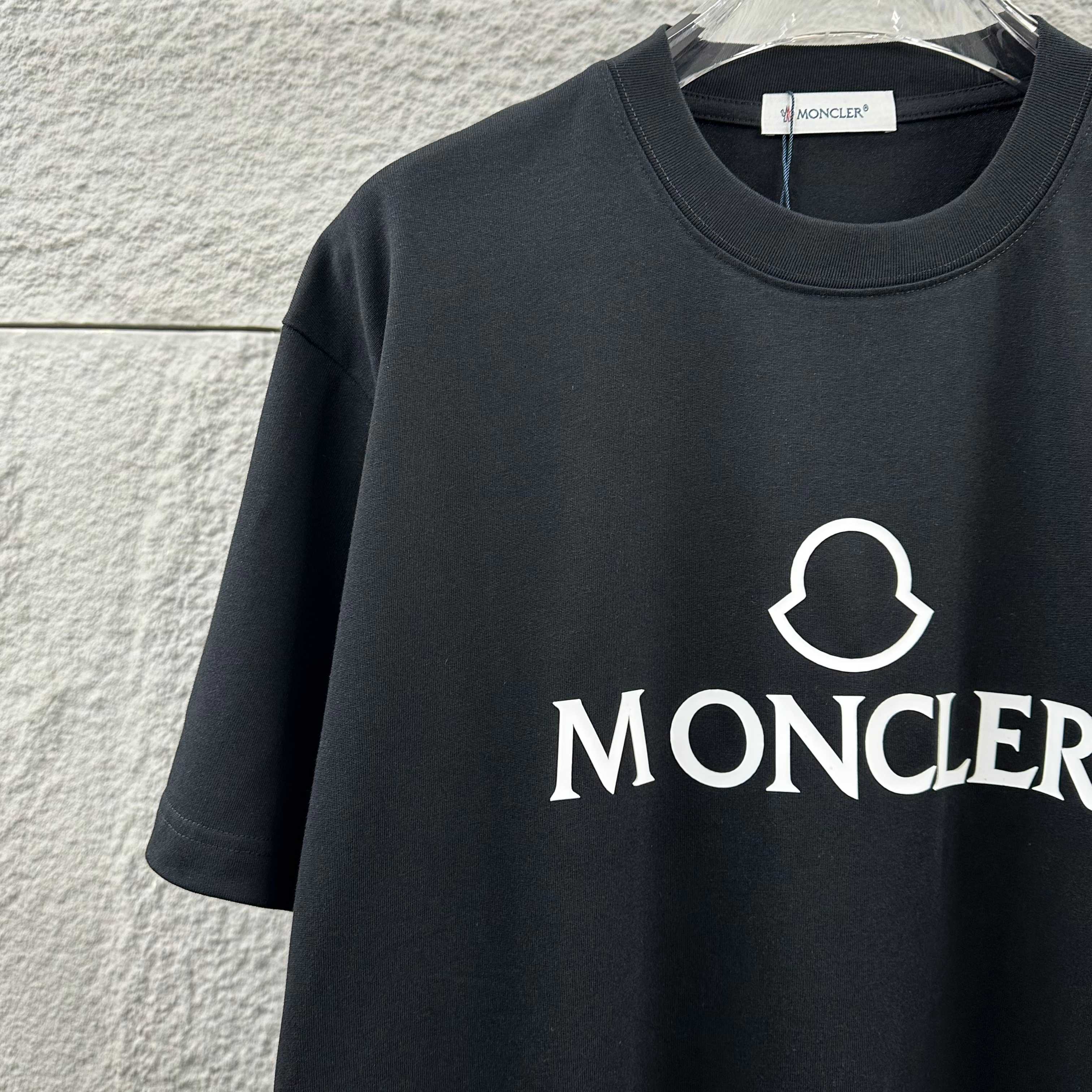 몽클레어 3D 실리콘 가공 코튼 반팔 티셔츠 유니섹스 상세 이미지 3