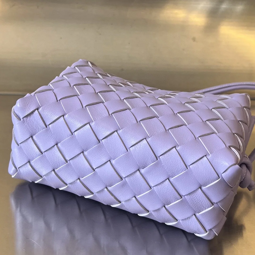 보테가베네타 양가죽 카메라백 숄더백 상세 이미지 6