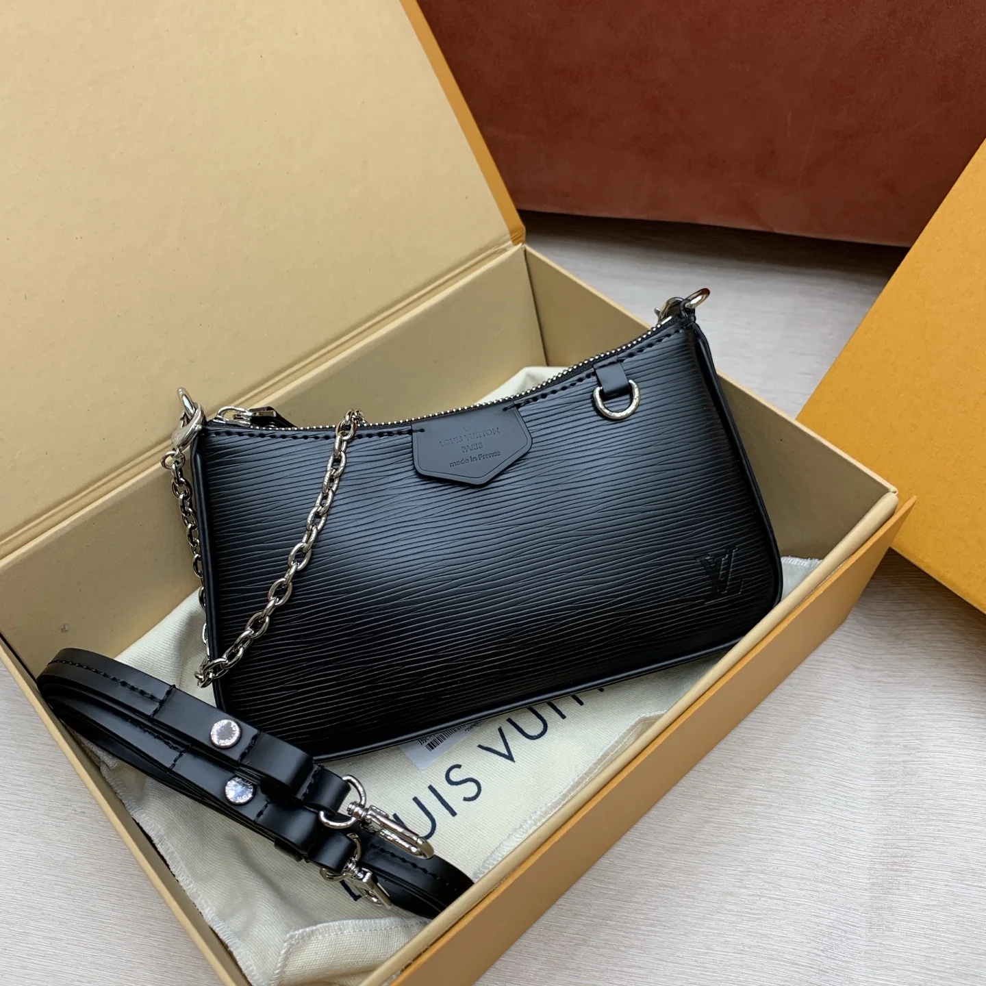 루이비통 로메가 체인 백 가방 M80471 상세 이미지 1
