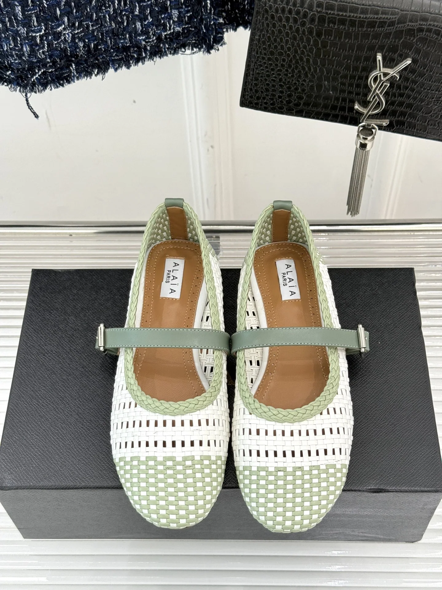 알라이아 펀칭 짜임 램스킨 메리제인 상세 이미지 4