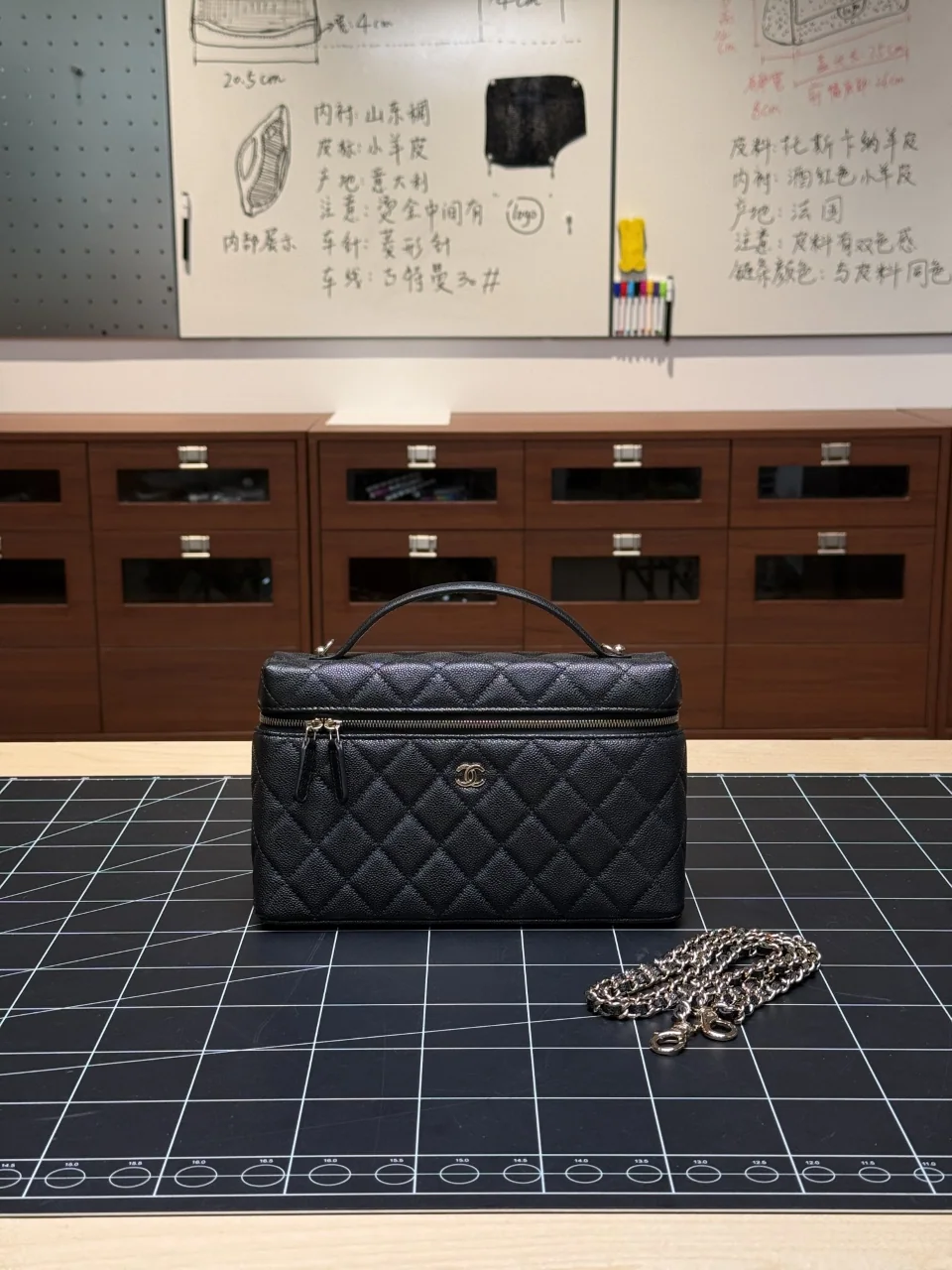 샤넬 26 b LP볼 블랙골드 가방 143456