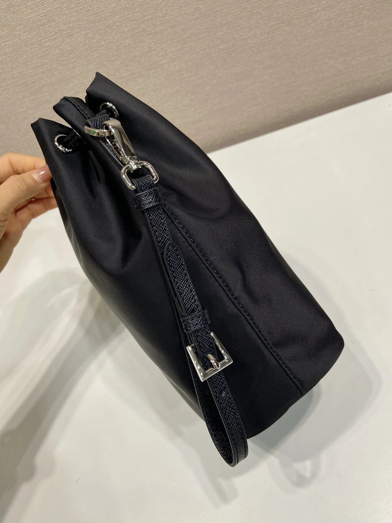 프라다 나일론 클러치백 상세 이미지 5