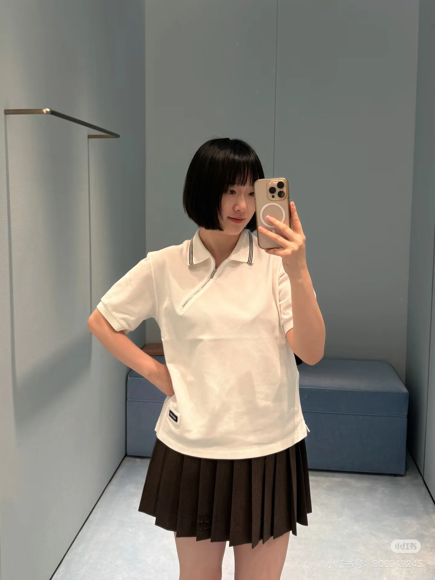 미우미우 사선 지퍼 자수 문자 폴로 카라 반팔 셔츠 상세 이미지 6