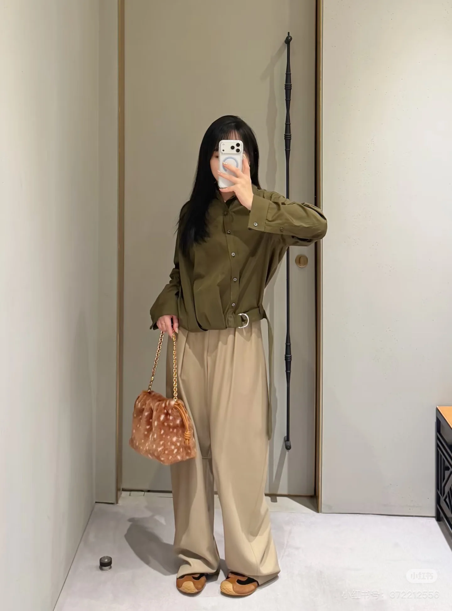 로에베 비대칭 사이드 벨트 여성 셔츠 상세 이미지 5