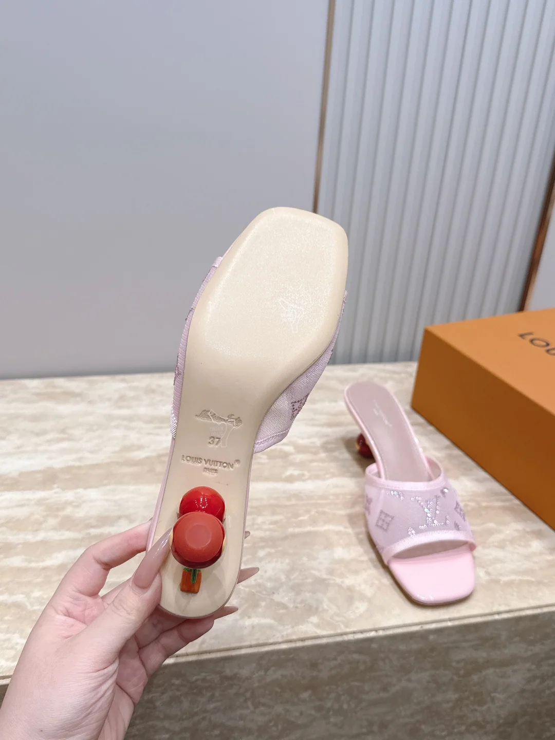 루이비통 6 AM 자수 메시 키튼힐 상세 이미지 7