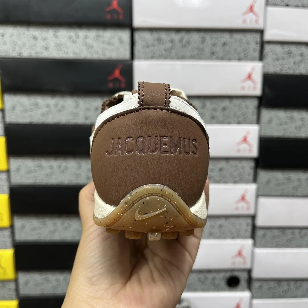 나이키 [YJ] HV8547-200 201603 Nike Moon Shoe SP Jacquemus Fauna Brown 상세 이미지 4
