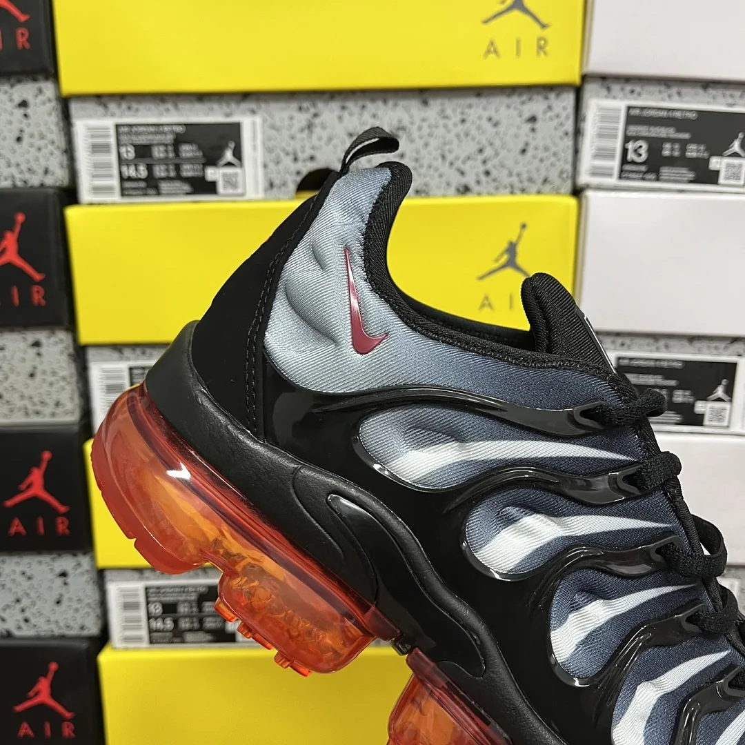 나이키 [OT] 에어 베이퍼맥스 플러스 블랙 그레이 레드 AQ8632-001 201579 Nike Air VaporMax Plus Shark 상세 이미지 5