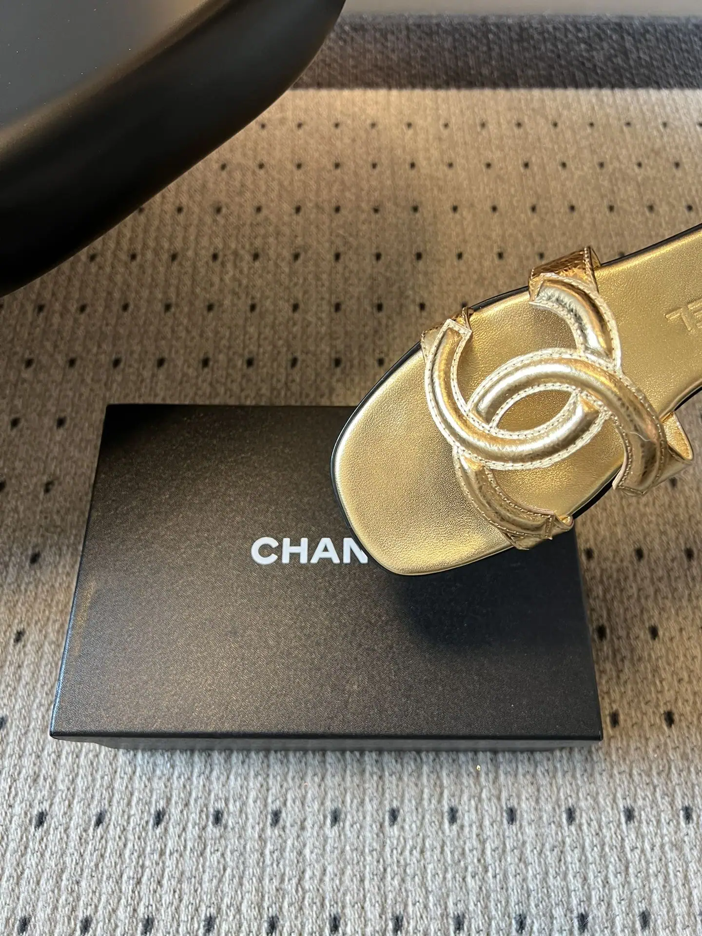 샤넬 더블 C 엠보스 멀티컬러 스퀘어토 샌들 상세 이미지 7