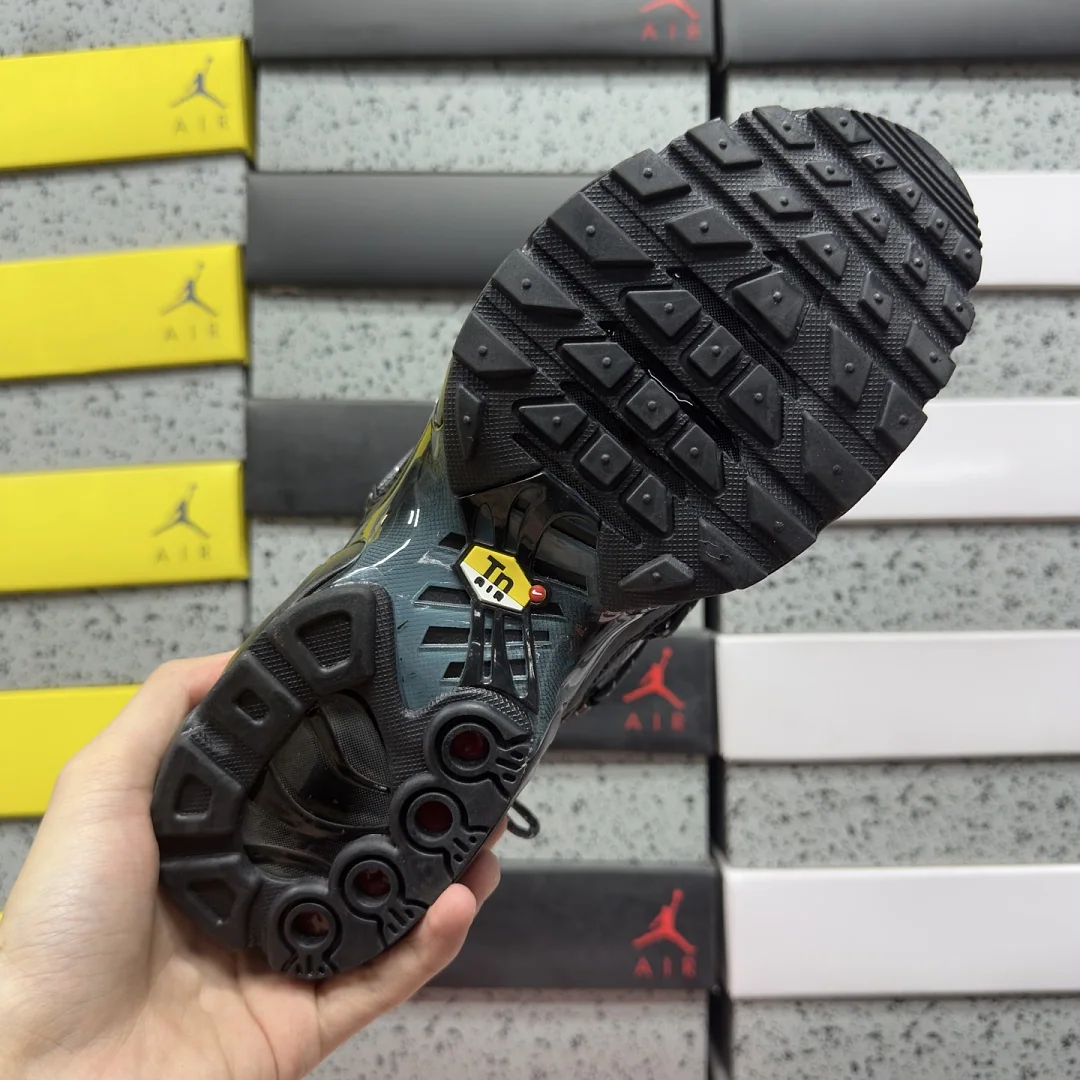 나이키 [BD] 에어 맥스 플러스 유틸리티 FZ2770-001 201913 Nike Air Max Plus Utility Black 상세 이미지 6