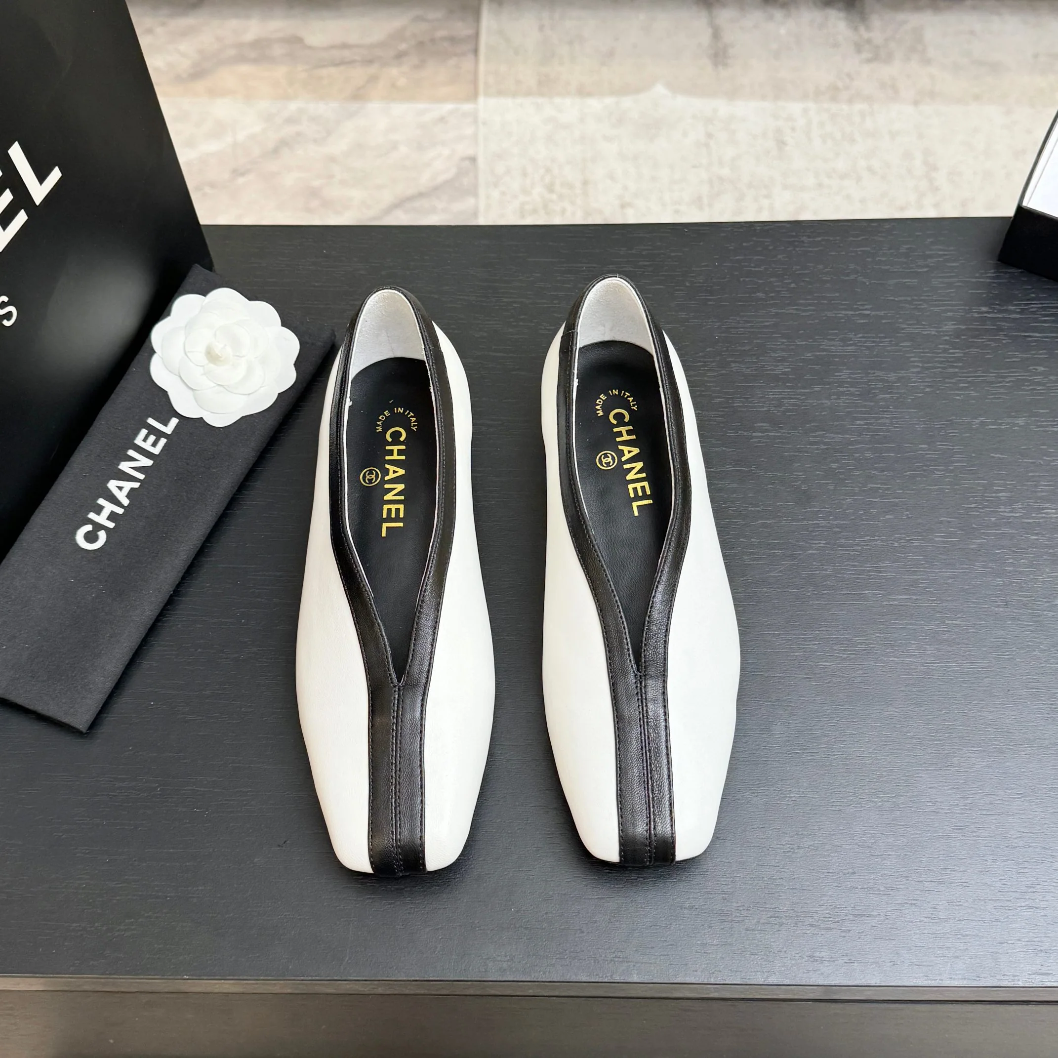 샤넬 26 C 더블 C 장식 컬러블록 플랫슈즈 상세 이미지 1