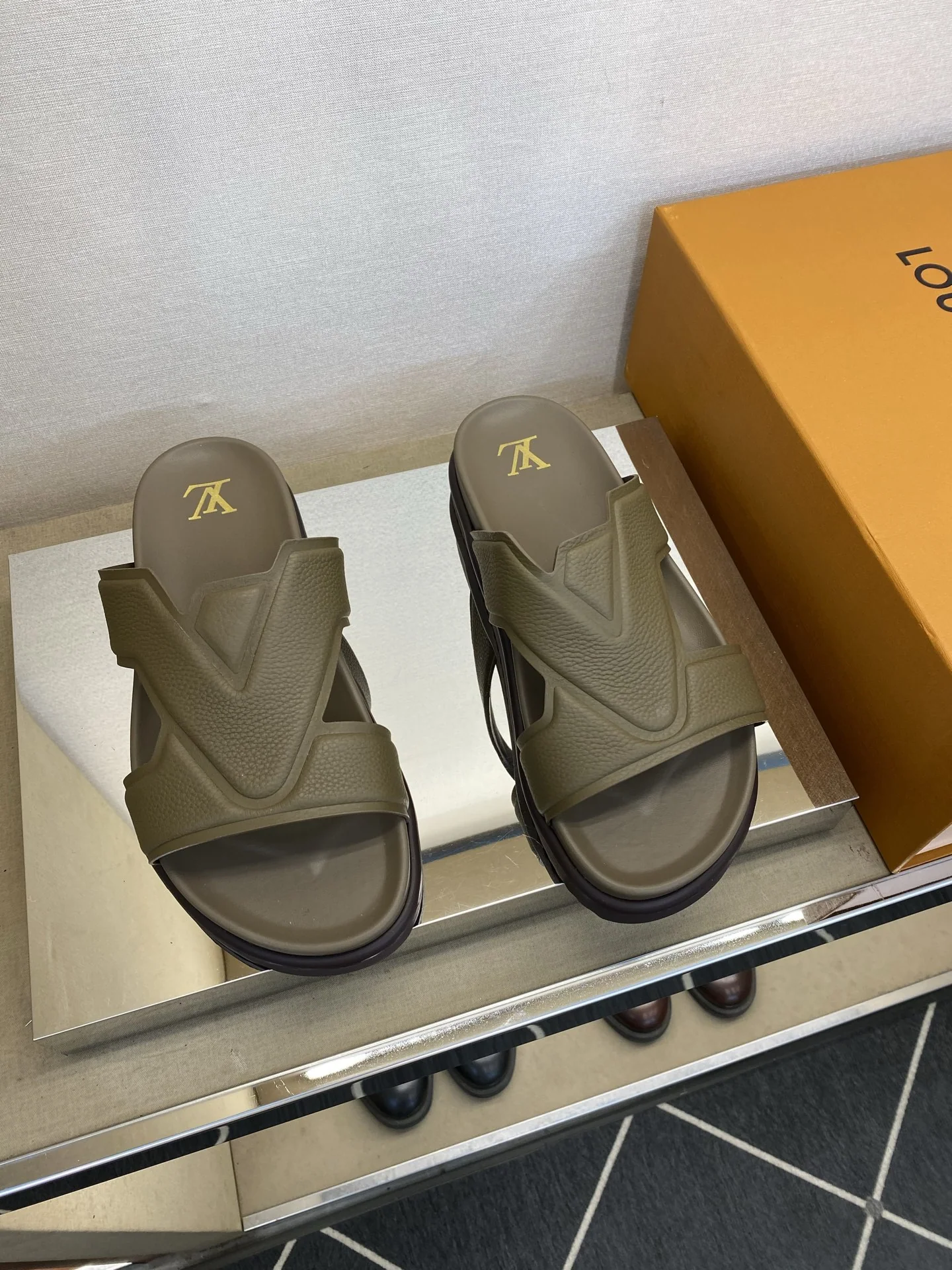루이비통 오아시스 뮬 154424