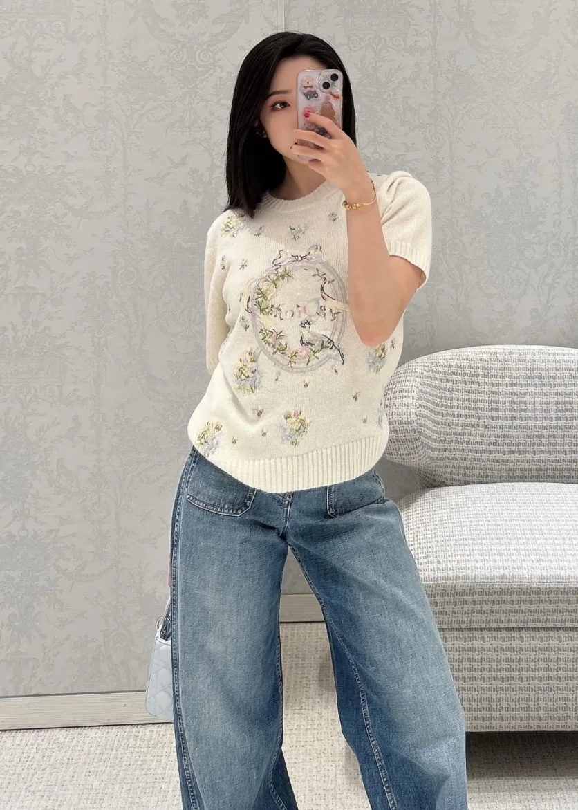 디올 꽃무늬 자수 캐시미어 혼방 반팔 티셔츠 상세 이미지 9