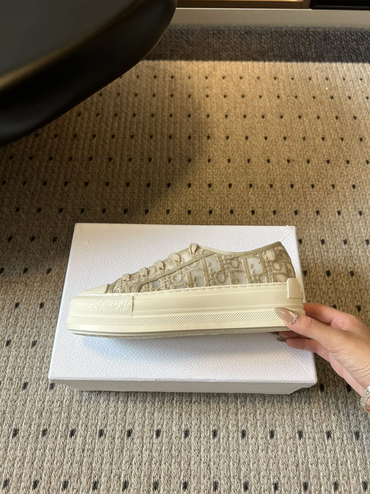 디올 모노그램 메시 스니커즈 상세 이미지 5