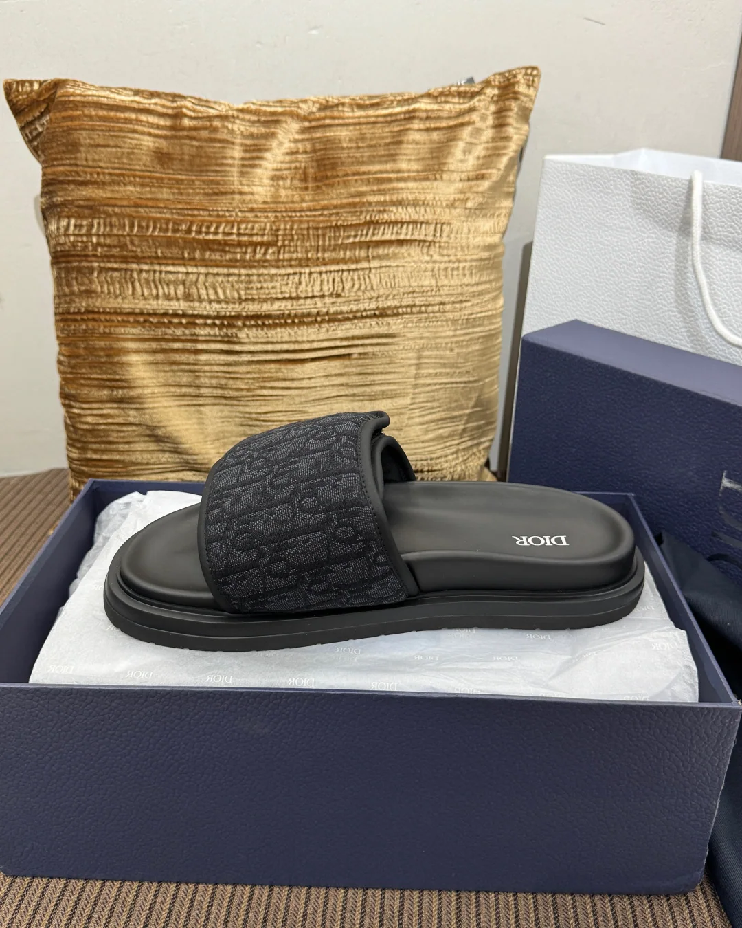 디올 모노그램 남성용 캐주얼 슬리퍼 상세 이미지 6