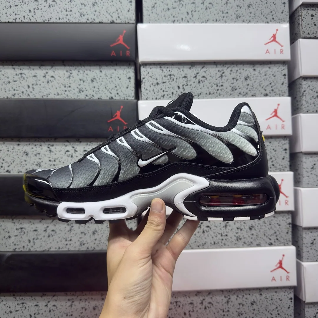 나이키 [TK] 에어 맥스 플러스 DM0032-003 201970 Nike Air Max Plus Black Silver White 상세 이미지 7