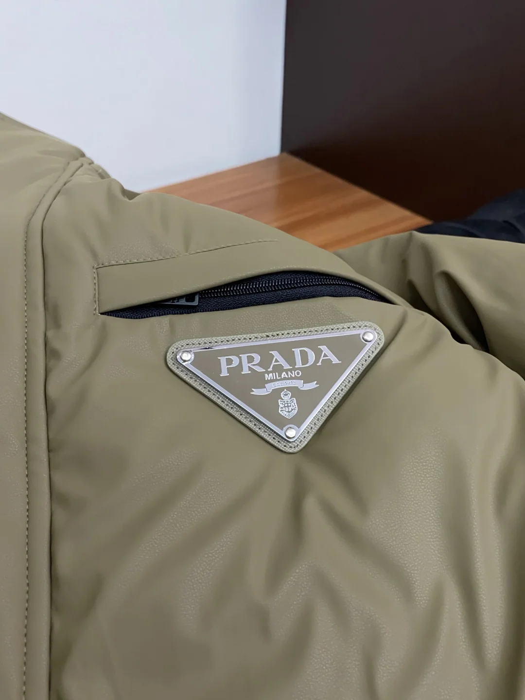 프라다 남성 다운 패딩 재킷 상세 이미지 7