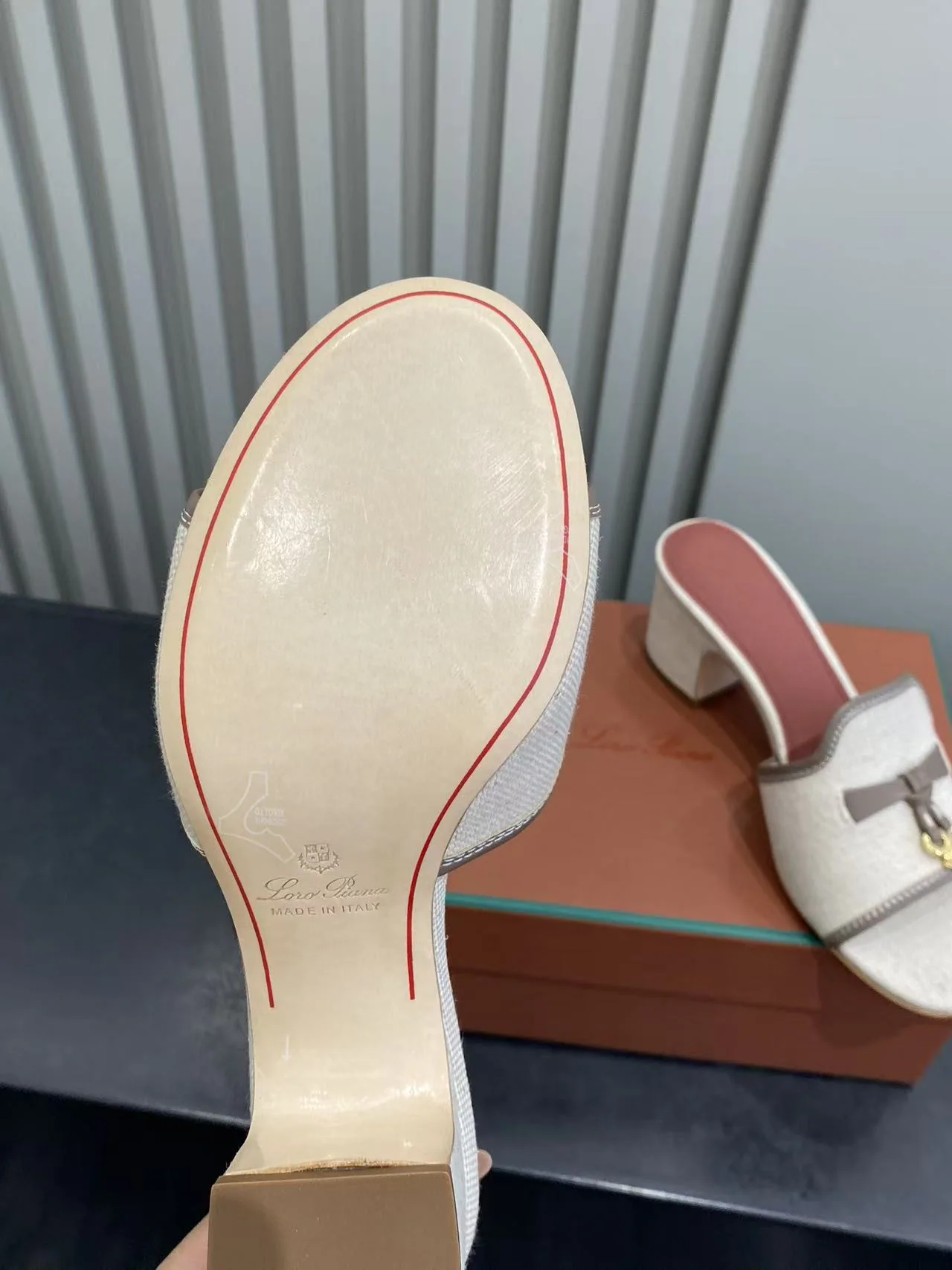 로로피아나 클래식 린넨 뮬 힐 샌들 상세 이미지 9