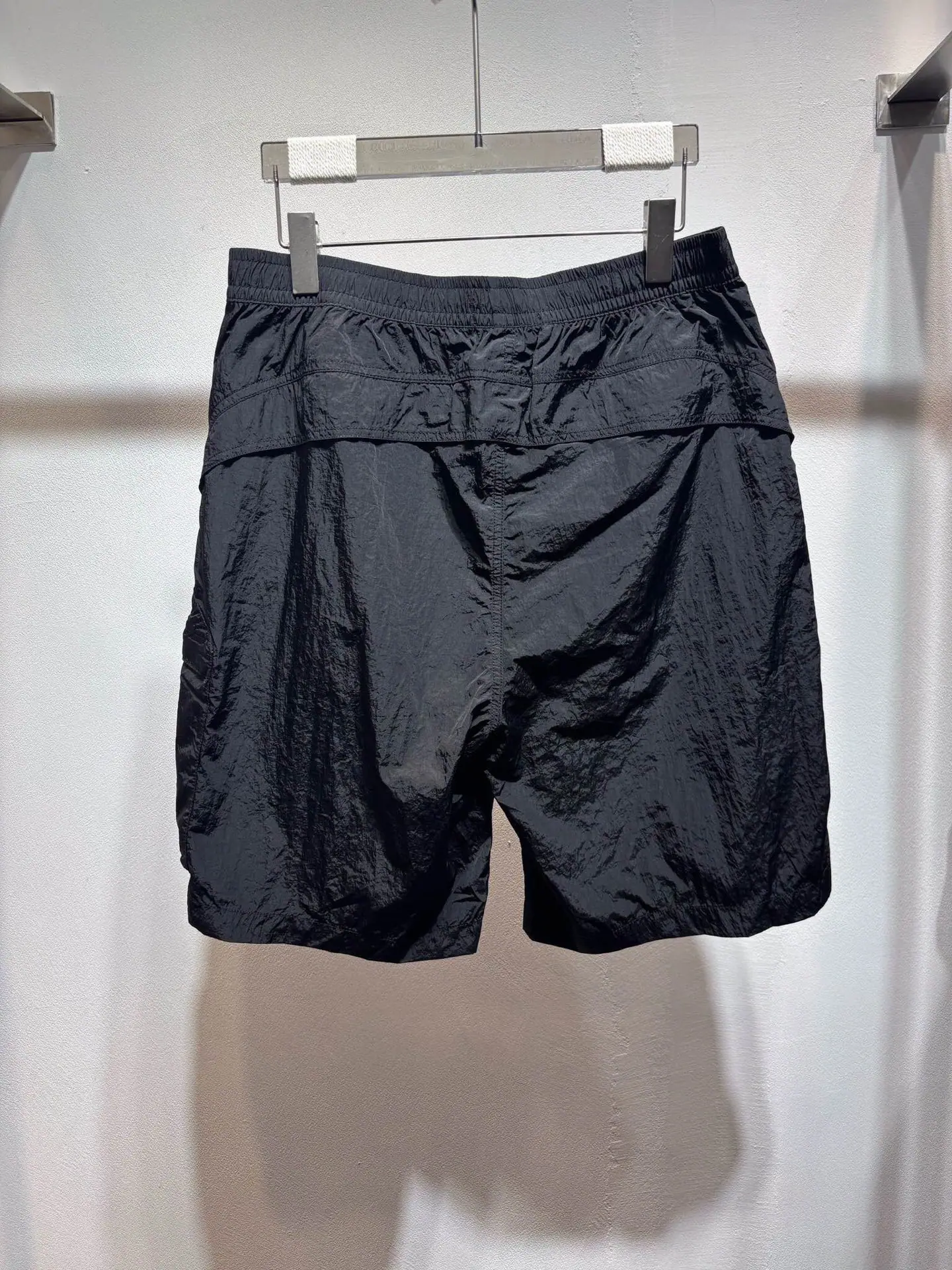 스톤아일랜드 메탈 나일론 포켓 반바지 상세 이미지 2