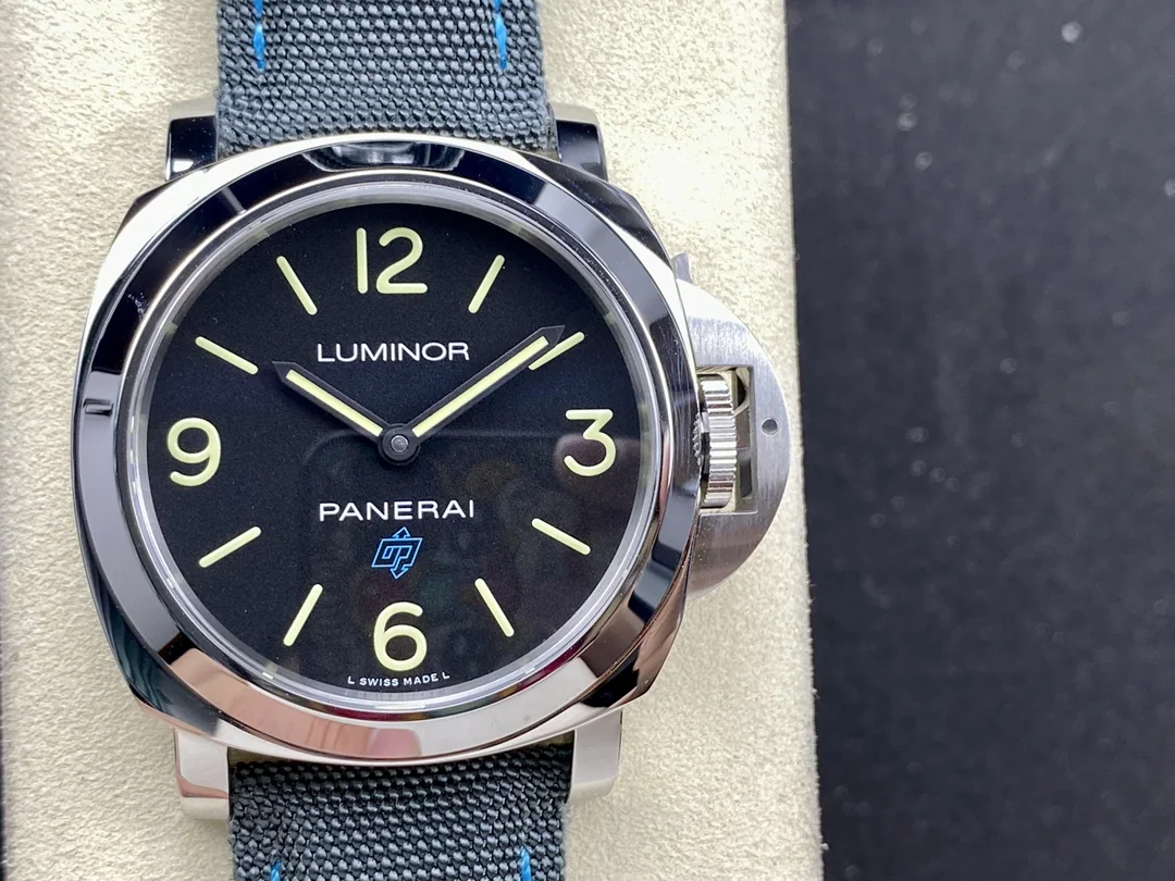 파네라이 루미노르 PAM774 블루 다이얼 수동 시계
