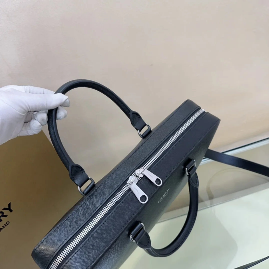 버버리 그레인드 가죽 브리프케이스 가방 상세 이미지 6