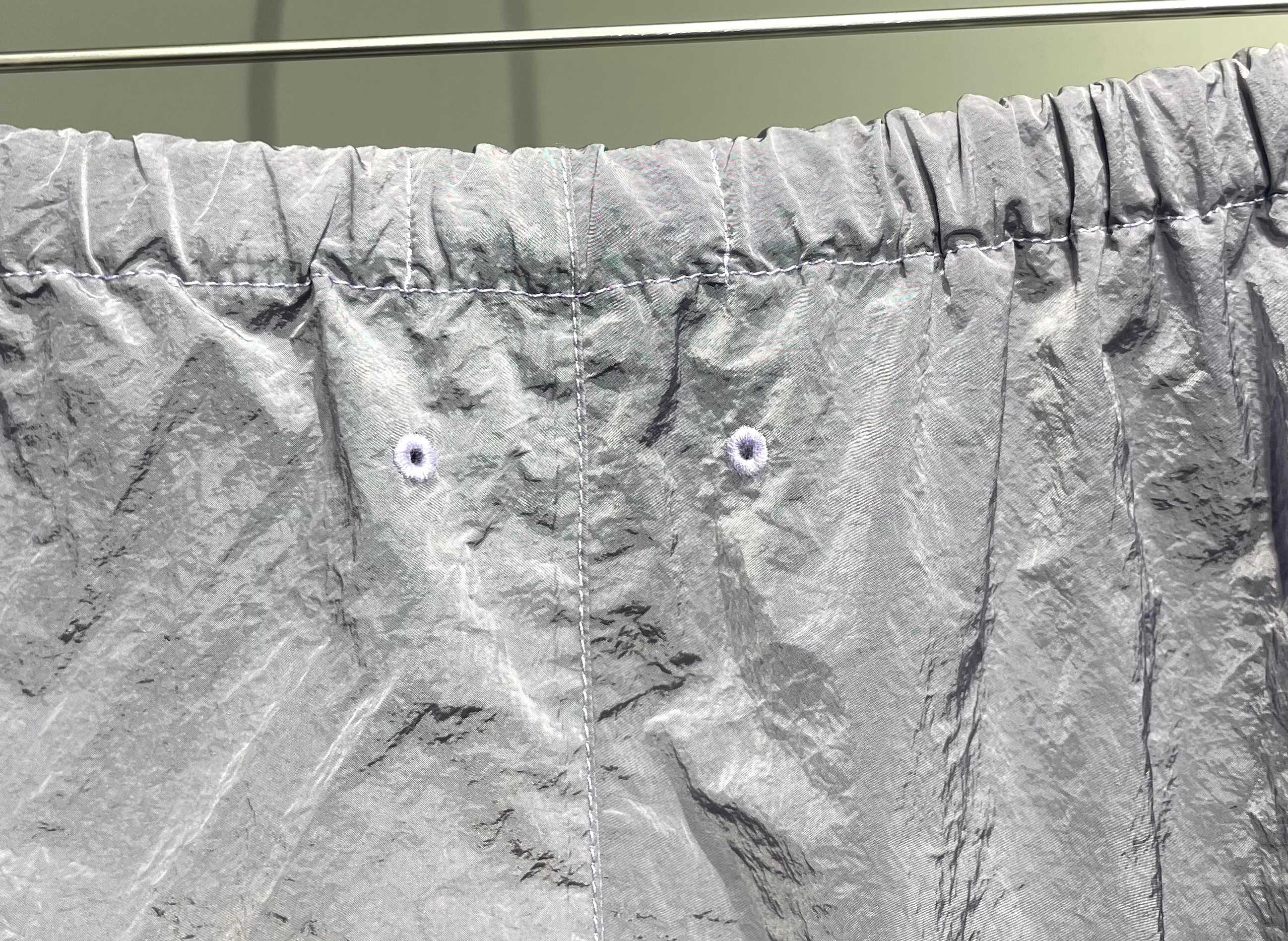 스톤아일랜드 메탈릭 나일론 남성 반바지 상세 이미지 8